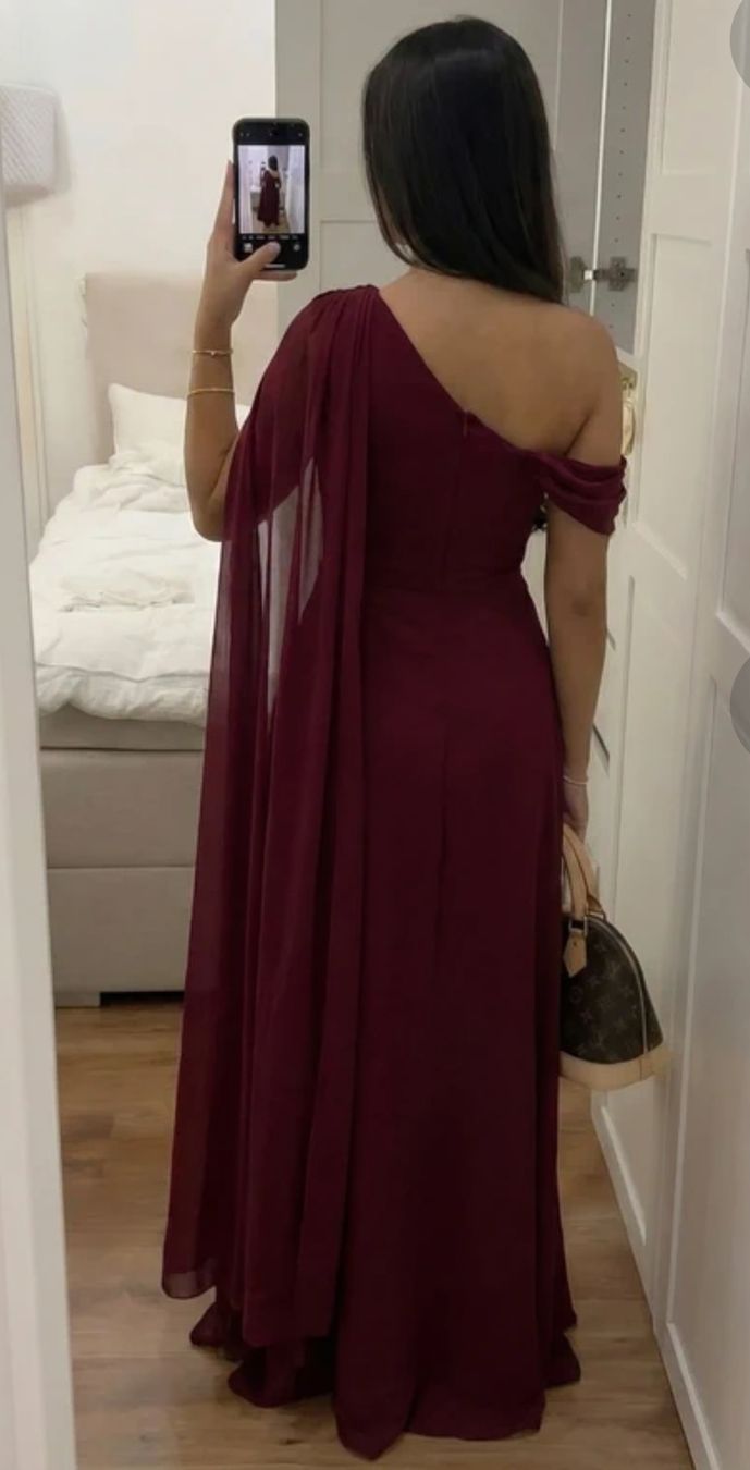 Vestiti: Robe de soirée bordeaux – Nuovo (secondo la descrizione) da Corcelles-Payerne venduto da Shielddd 1