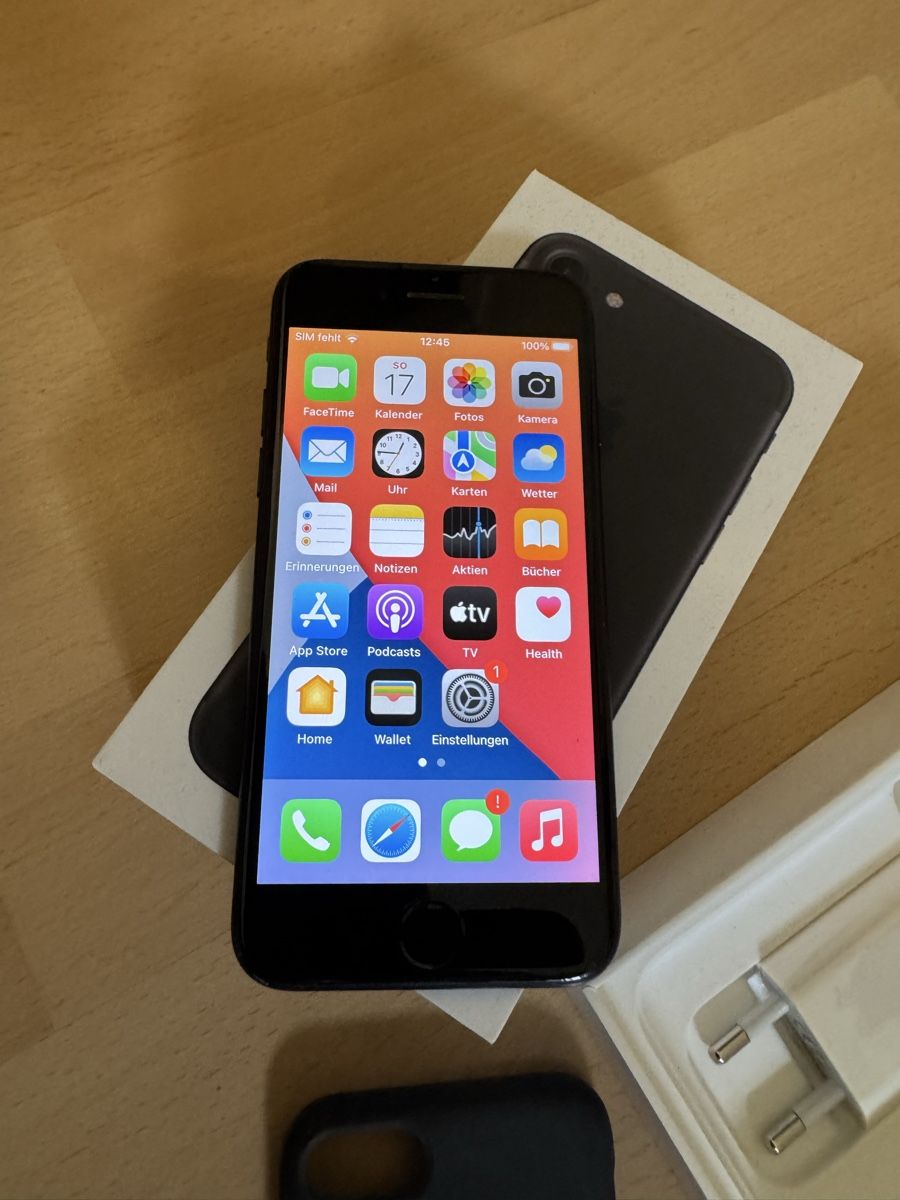 Apple Telefoni cellulari / Smartphones: Neuvertige iPhone 7 128gb Black – Usato da Uznach venduto da enrico06 2