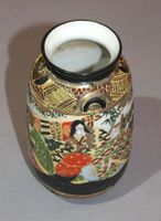 Satsuma-Vase mit Personen auf schwarzem Grund, vergoldet
