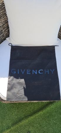 GIVENCHY - Housse de protection noire