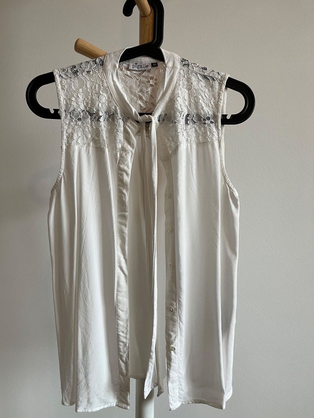 Blusen: Weisse Bluse ärmellos 34 – Neu (gemäss Beschreibung) aus Zürich von car_cr6w