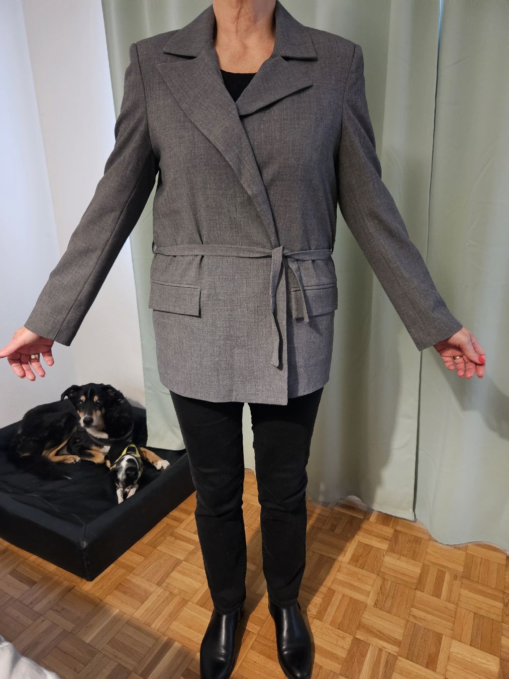 Giacche: Grauer Blazer mit Bindegürtel Gr.40 I am – Usato da Münchenstein venduto da Sweetsummer88