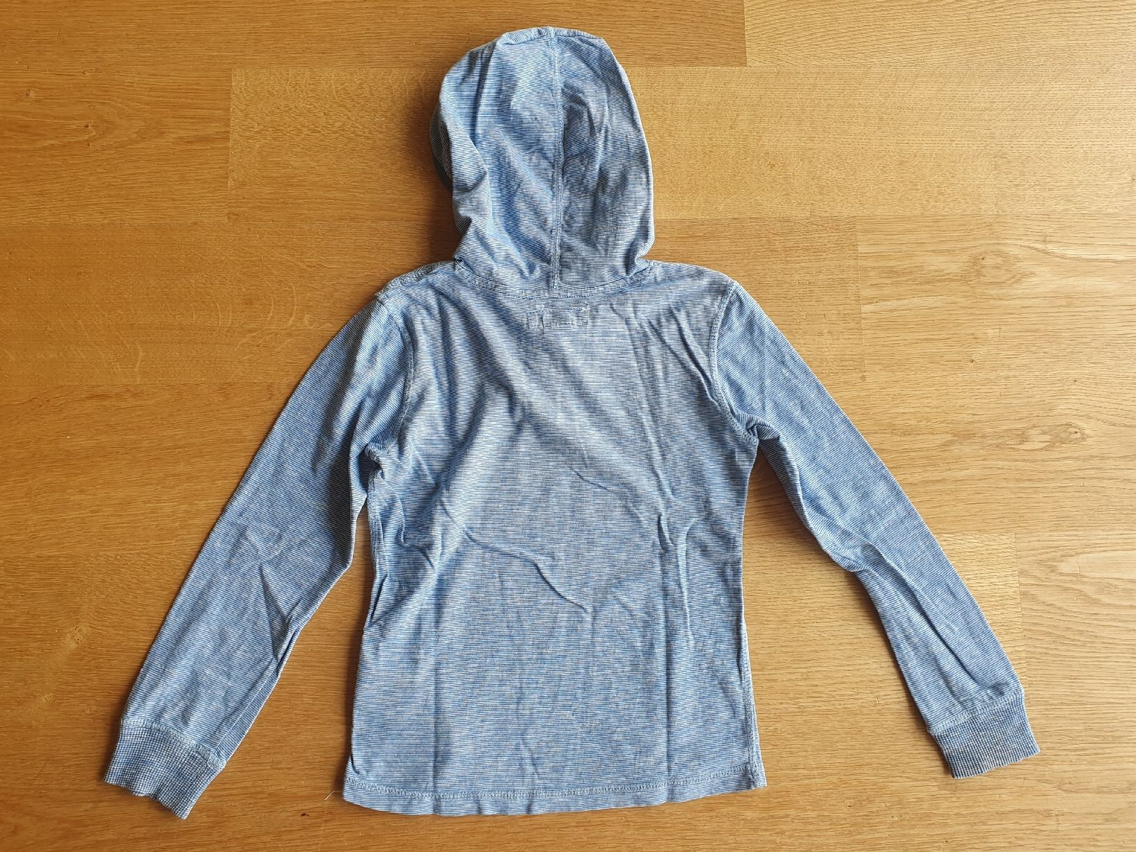 H&M Hemden, T-Shirts & Polos: Shirt mit Kapuze Gr. 122/128 – Gebraucht aus Villars-sur-Glâne von richardette 3
