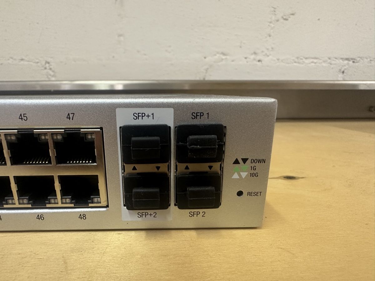 Ubiquiti Hubs & Switches: UniFi Switch 48 Port – D'occasion à Luzern par FrankGroebel 2