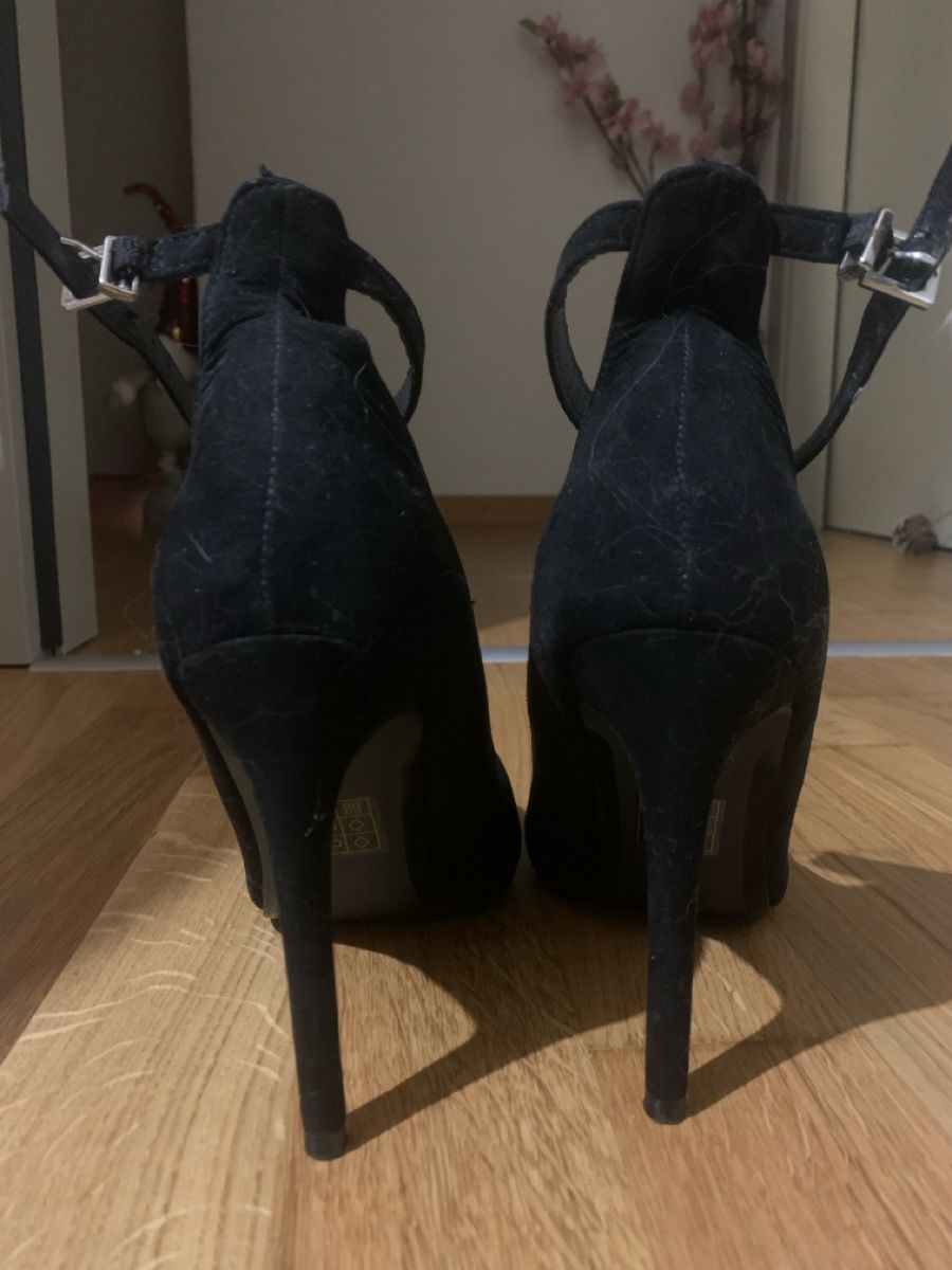 Chaussures femmes: Escarpins noirs élégants avec bride, taille 38 🔥 – D'occasion à Mex VD par Venum93 1