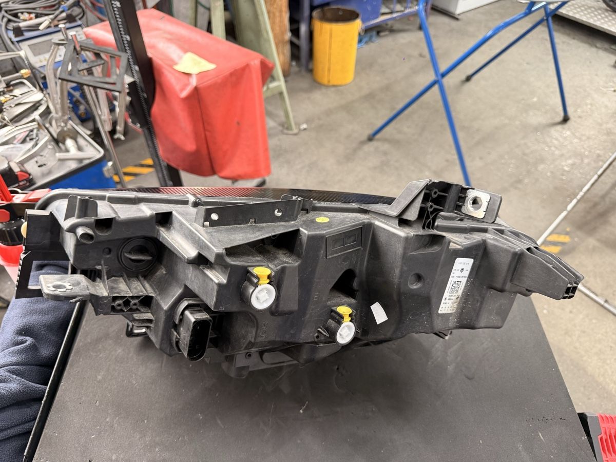 VW Fari: VW ID.3 Scheinwerfer Links – Usato da Grafenried venduto da ErnstEggerAG 2