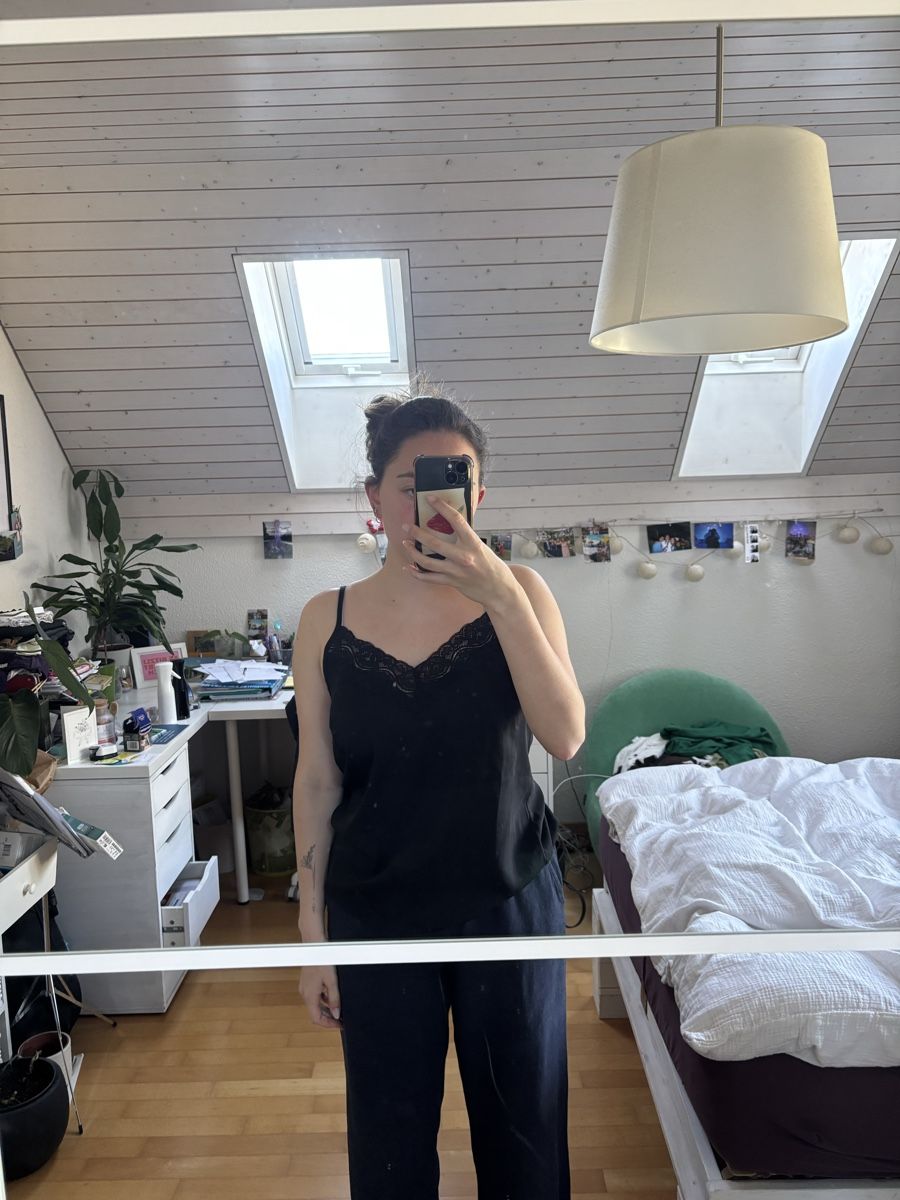 Vero Moda Top: Schönes schwarzes Top mit Spitze, Grösse M – Nuovo (secondo la descrizione) da Ehrendingen venduto da can_n7gv