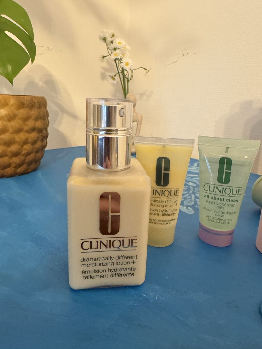 Clinique Cura del viso: Clinique Skincare Set – Nuovo (secondo la descrizione) da Bern venduto da mystyle_bern 1