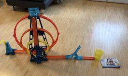Hot Wheels Bahnen und Zubehör Konvolut gebraucht