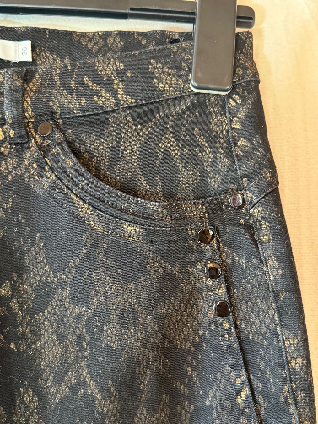 Hosen: Ausgefallene Hose mit Schlangenmuster Gr. 36 – Gebraucht aus Grosswangen von second_hand_dress 1