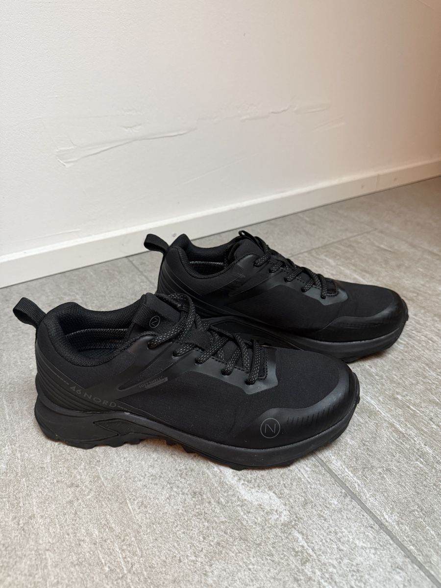 46 Nord Scarpe da donna: Trekkingschuhe Damen Grösse 39 ( Softshell, 46Nord) – Usato da Baden venduto da dom_7mxp