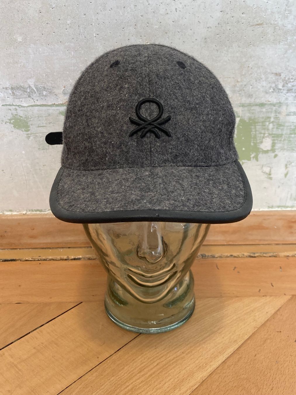 Benetton Hüte, Mützen & Caps: Vintage 90s Cap Benetton Wool leather strap – Gebraucht aus Zürich von le_souk