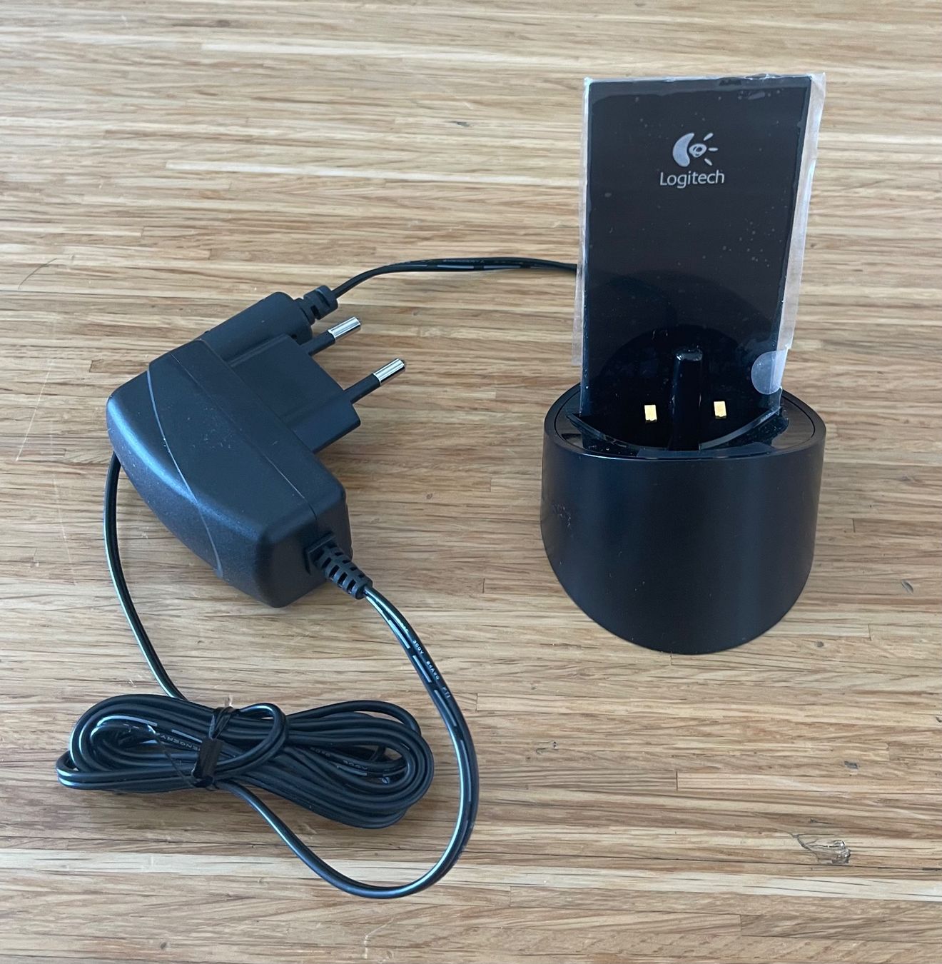 Logitech Tastaturen: Logitech wireless Keyboard and Mouse (Laser) – Gebraucht aus Glattbrugg von  5