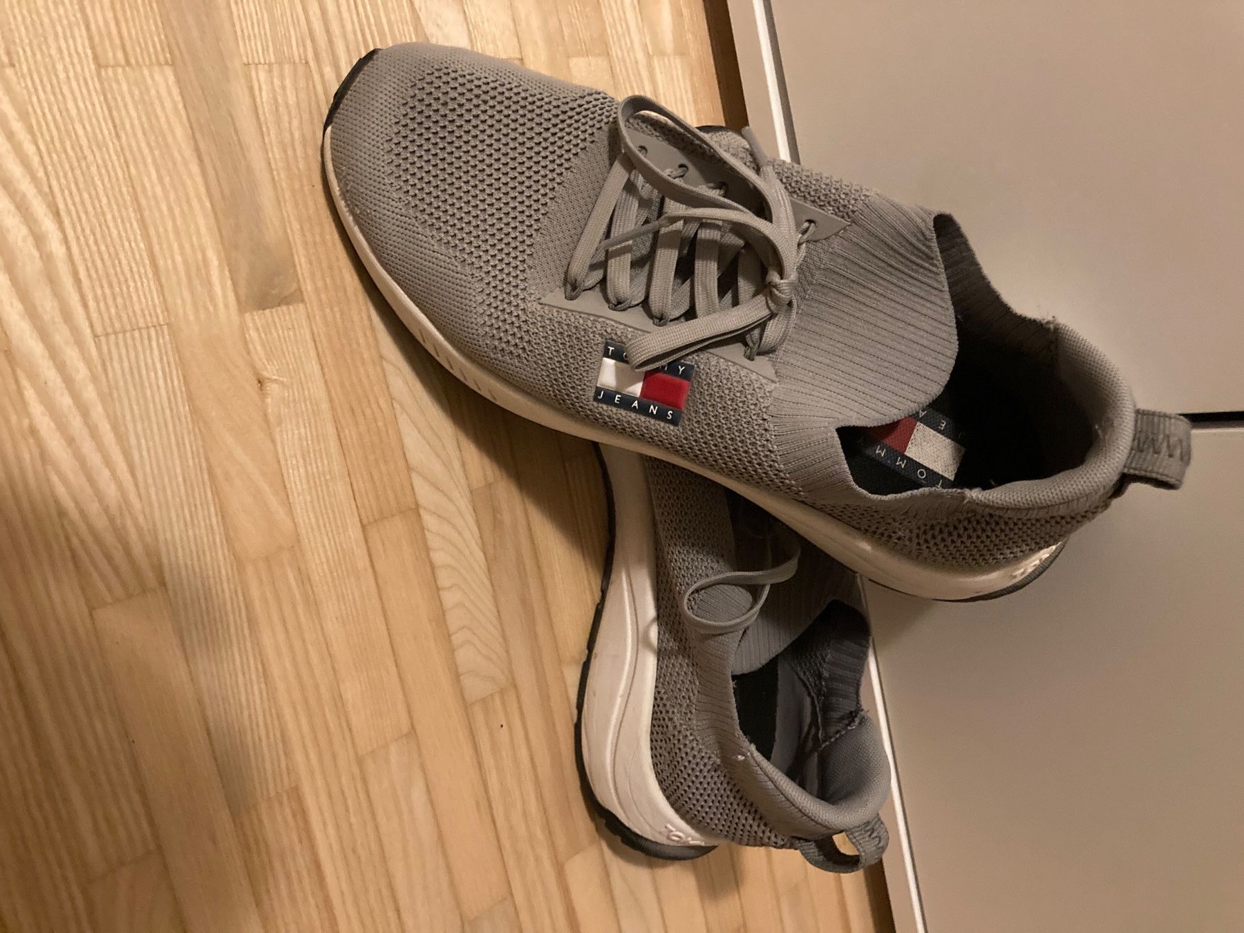 Tommy Hilfiger Herrenschuhe: Sneakers Tommy Jeans grau Grösse 43 gebraucht – Gebraucht aus Mammern von Just4ever2026 1