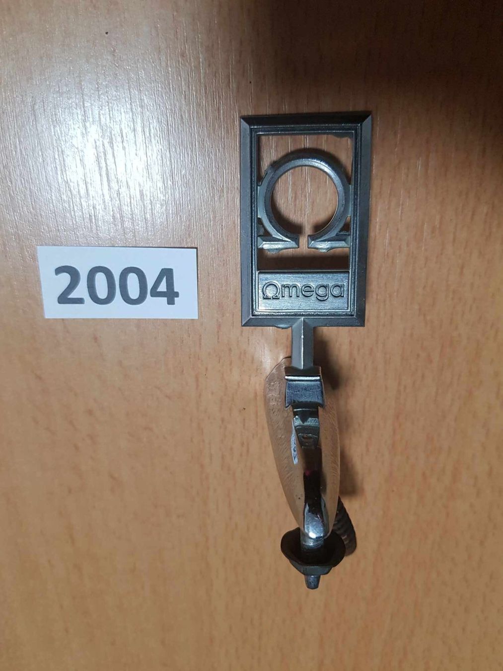 Tutti pezzi di ricambio auto: Motorhaube Hauben Emblem Omega – Usato da Niedergösgen venduto da usc_l8gm