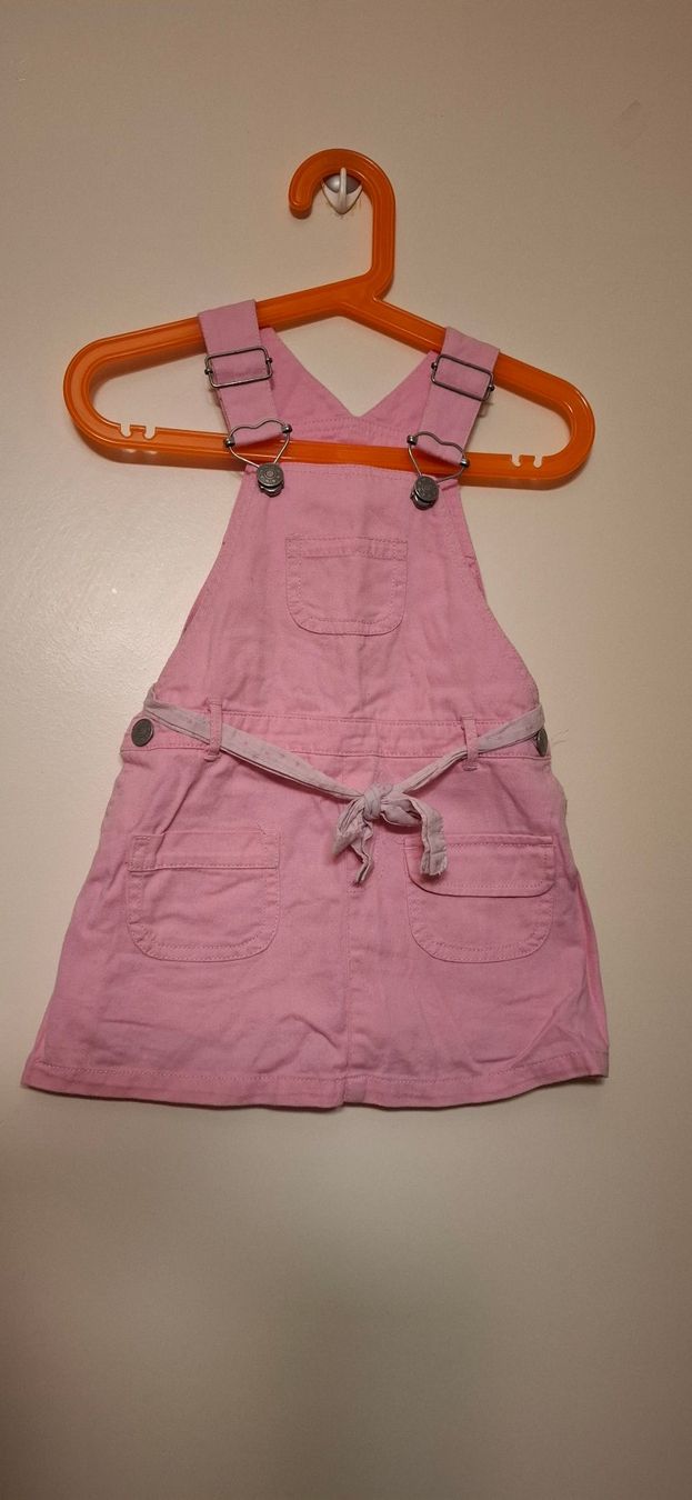Vestiti & Gonne: Robe /salopette bébé, jean rose, taille 92 – Usato da Lausanne venduto da GeoTrouvetou1952