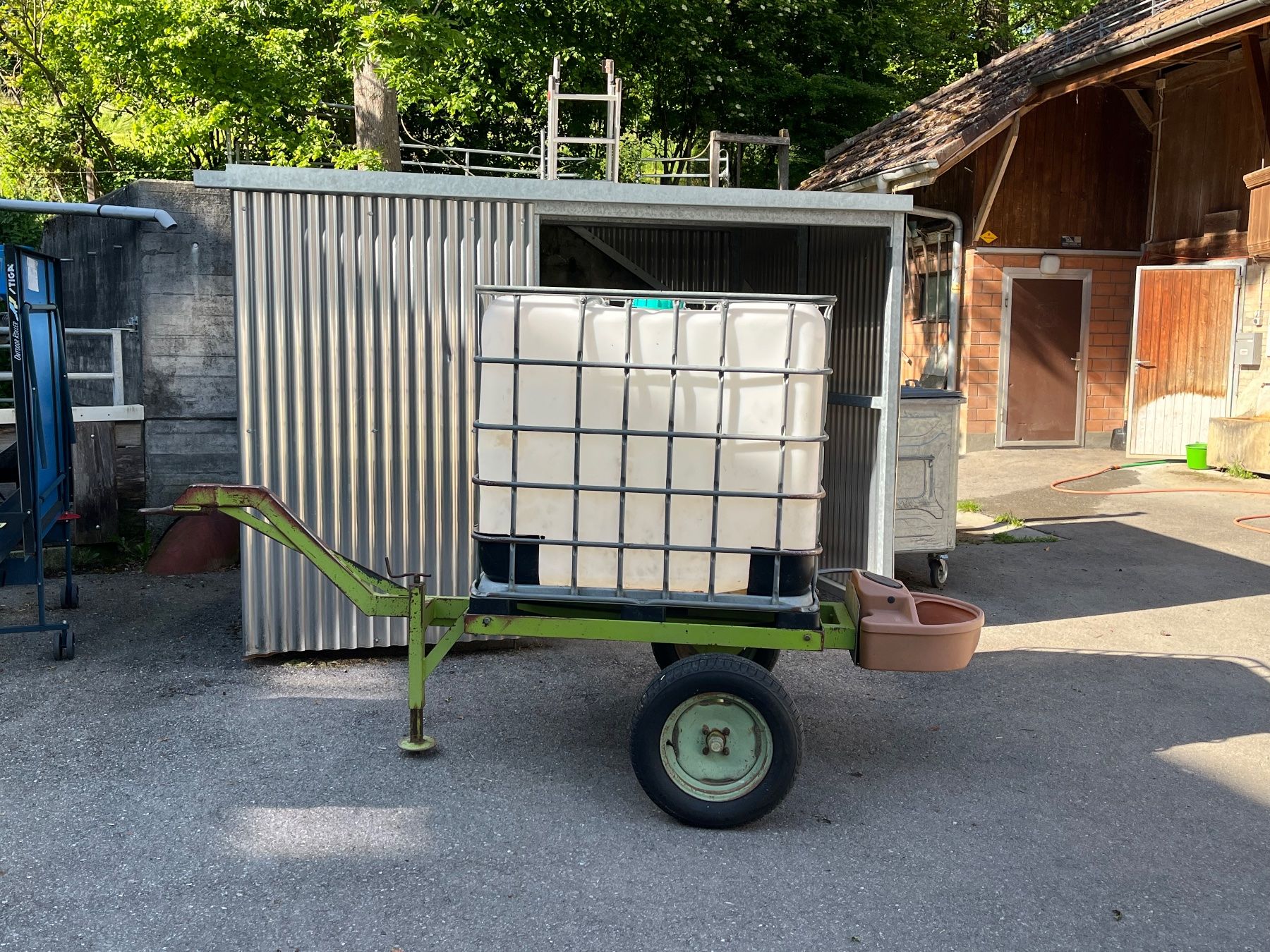 Abbeveratoi e trogoli: Tränkefass 1000l – Usato da Neuenegg venduto da Johanna011
