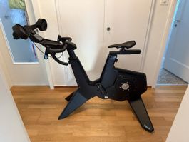 Tacx NEO Bike Smart T8000 inkl. LOOK-Pedale – Top Zustand