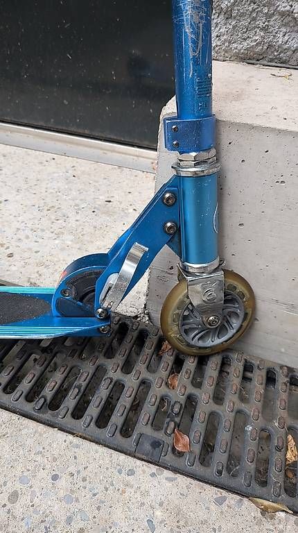 Chilli Kickboard: Micro Scooter LED Blue – D'occasion à Zürich par Zause2006 3