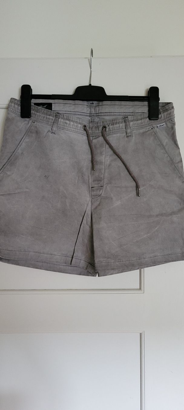 Pantaloni: Sommer-Shorts, hellgrau, Grösse M – Usato da Neftenbach venduto da lifestyle_tp5m