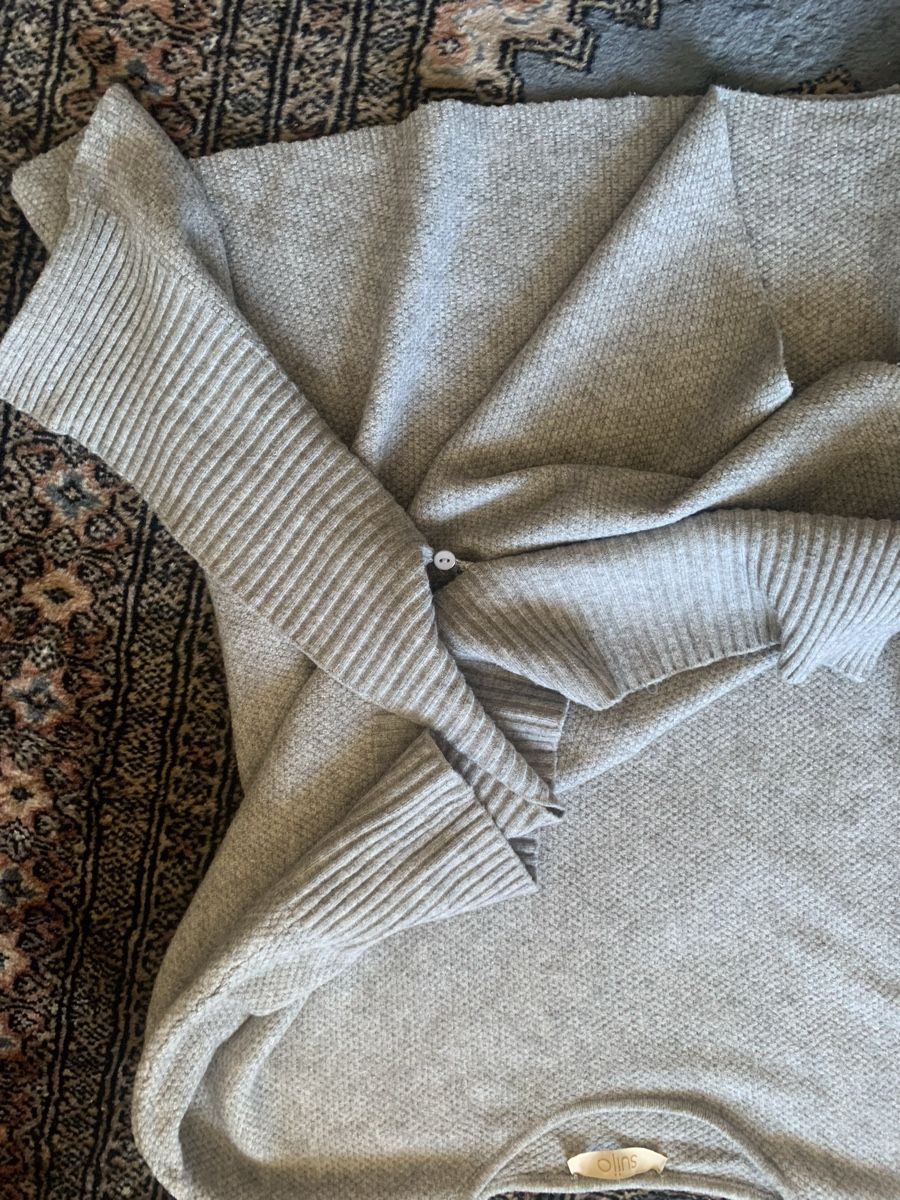 Maglioni & Felpe: SUIJO Poncho gr M – Usato da Gutenswil venduto da Bregenzer8610 2
