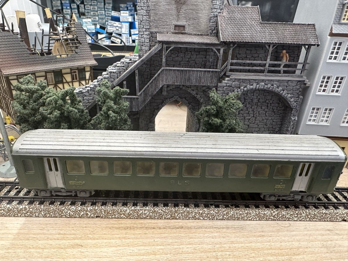 Kleinbahn Modellini di ferrovie: Kleinbahn BLS Personenwagen – Usato da Lupsingen venduto da New-Haven