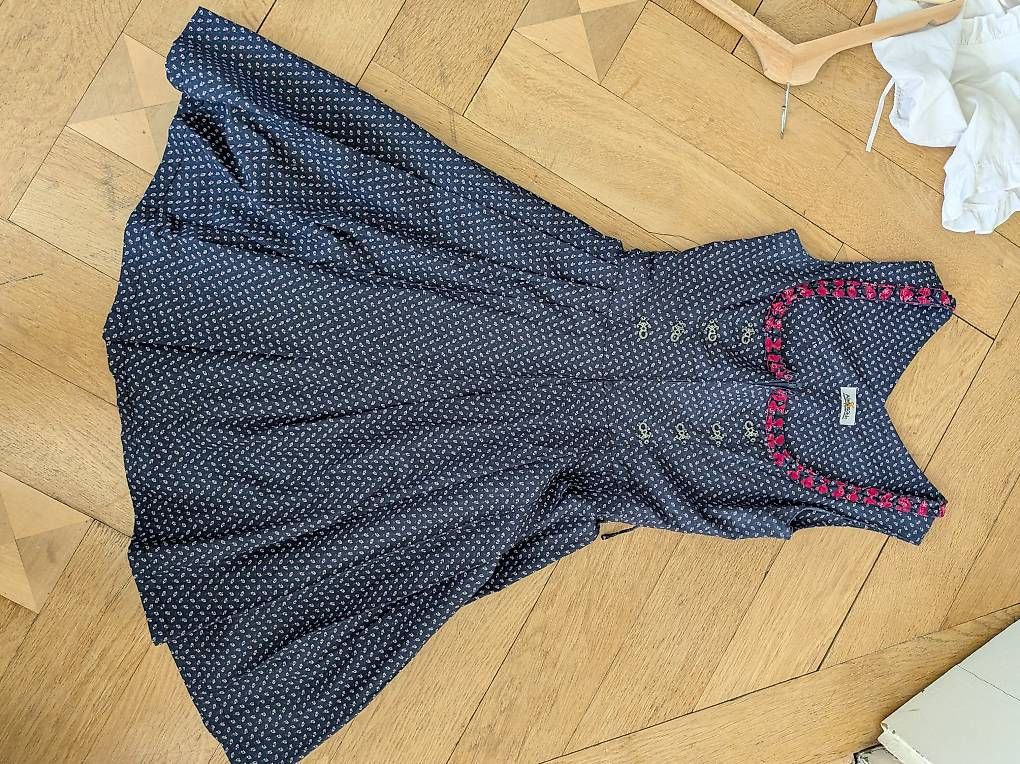 Kleider: Wunderschönes Almsach Dirndl mit Bluse und Schürze, Gr. S/36 – Gebraucht aus Wil SG von TSchn24 4