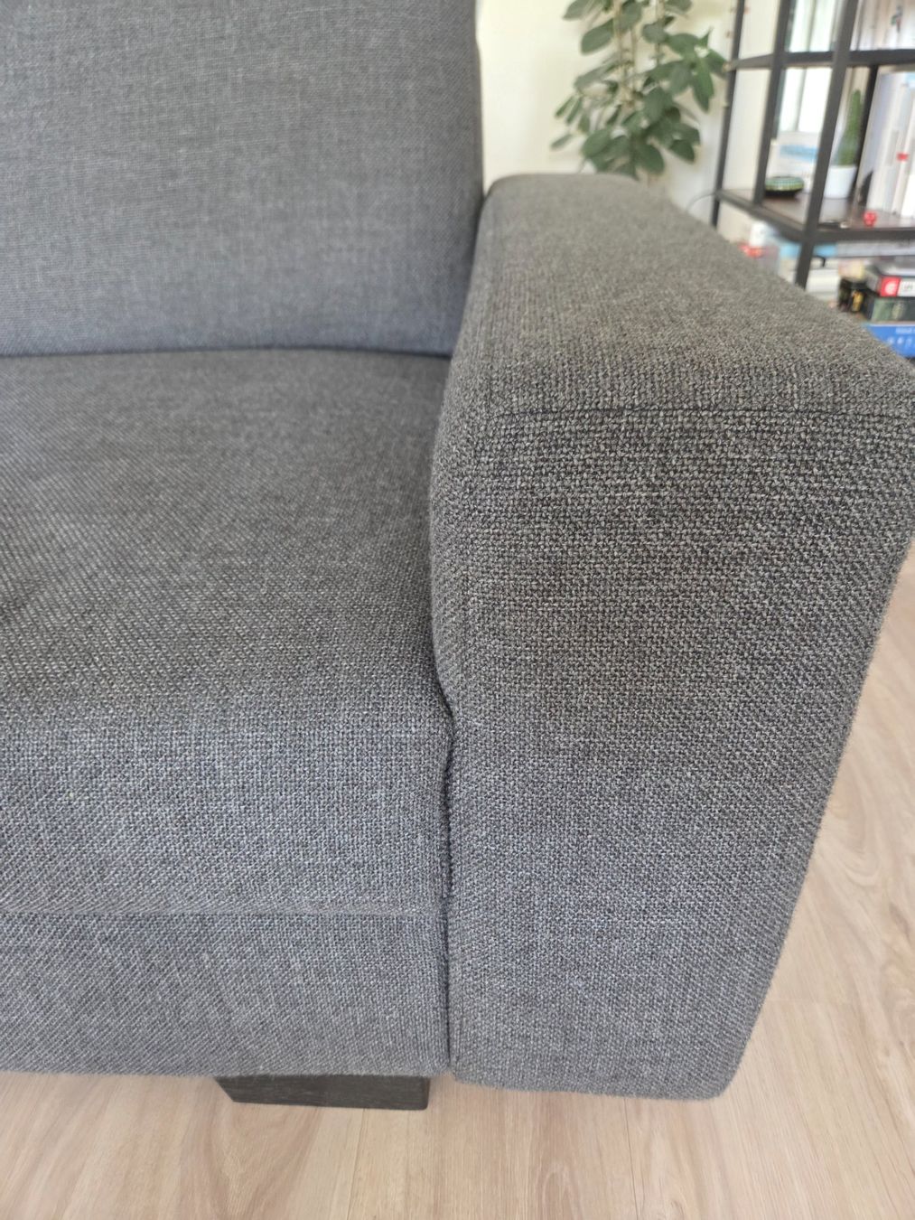 Ikea Divani: 2-er Sofa (SÖRVALLEN) dunkelgrau – Usato da Solothurn venduto da CiniMini4 4