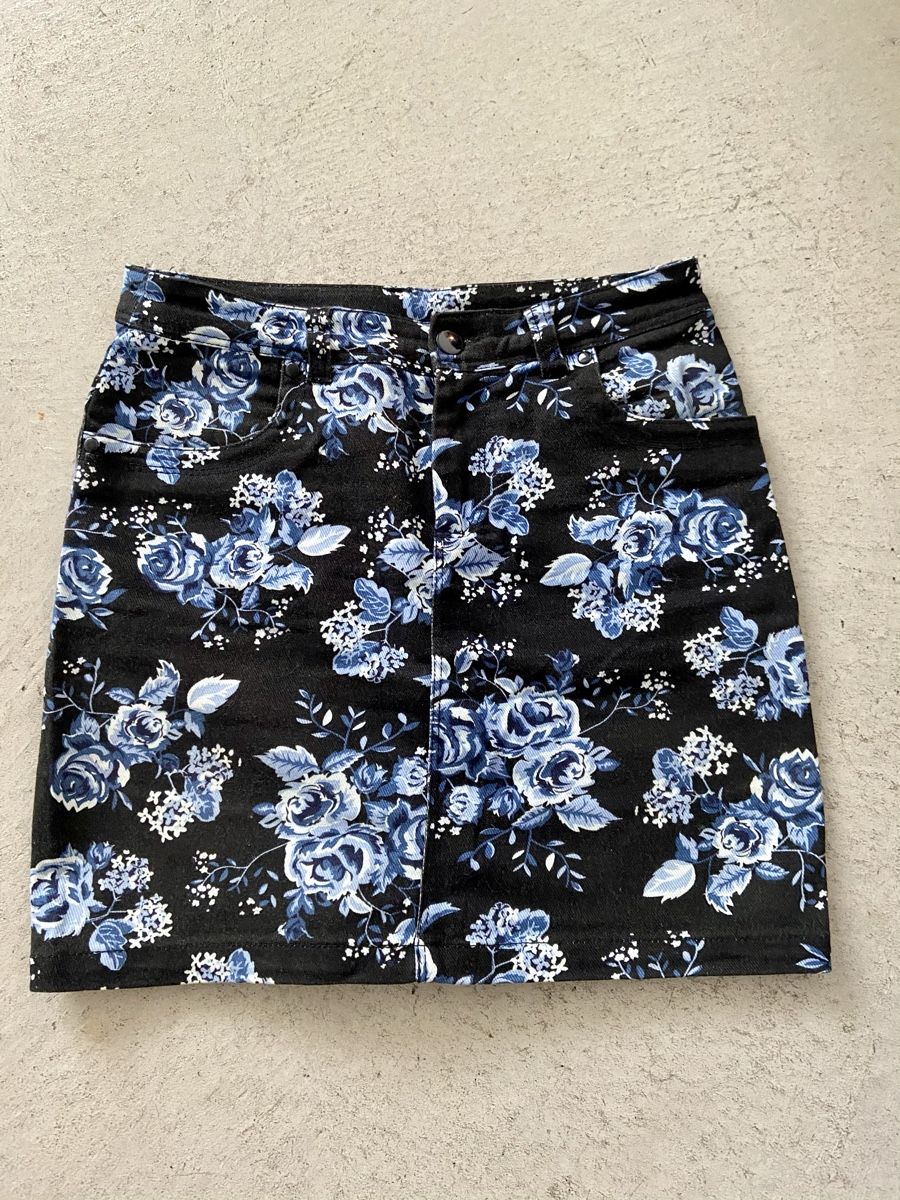 Röcke: 2000s Vintage Jeansrock mit Blumenmuster – Gebraucht aus Zürich von Eves.vintage.element 1