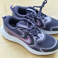 NIKE - Cosmic Runner, Neu Gr. 36