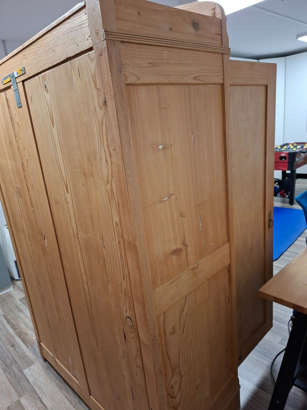 Armadi: Alter Holzschrank – Usato da Hochdorf venduto da Tantemax 3