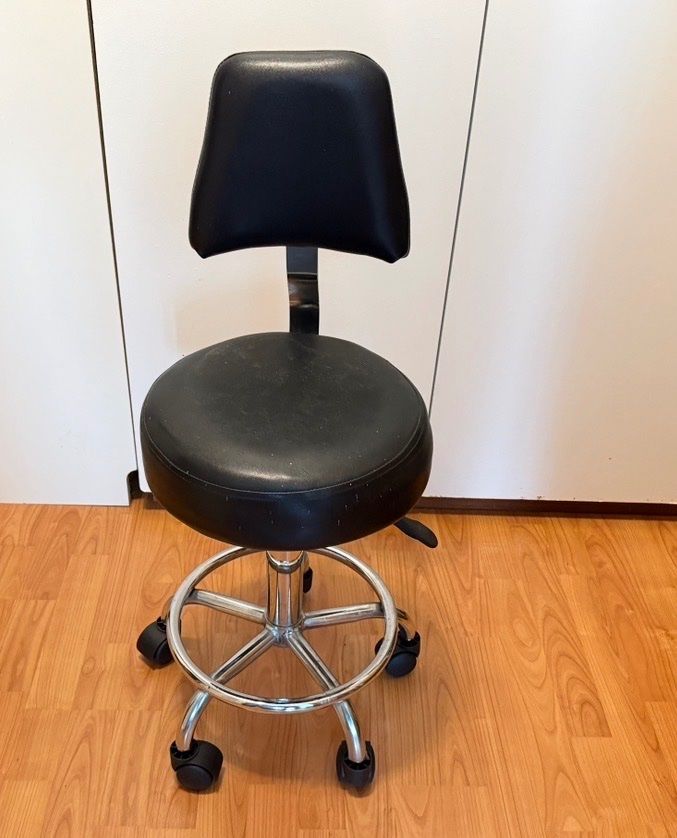Sgabelli: Rollhocker mit Lehne – Usato da Gerlafingen venduto da sternrose