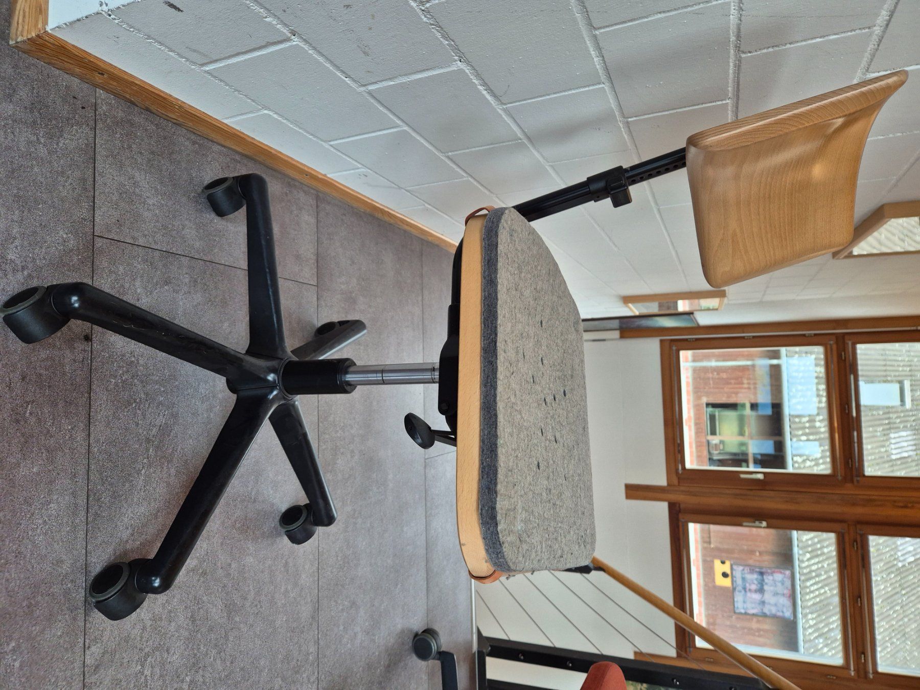 Stühle: Bürostuhl Holz mit Sitzfilz – Gebraucht aus Bad Ragaz von Belcar01 1