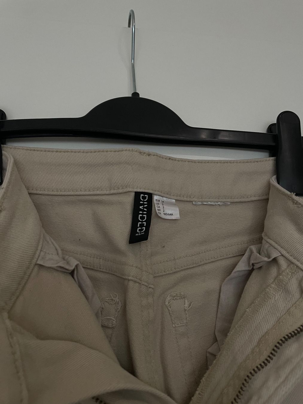 H&M Jeans: Jeans beige - H&M – Nuovo (secondo la descrizione) da La Chaux-de-Fonds venduto da ju_paol2 2