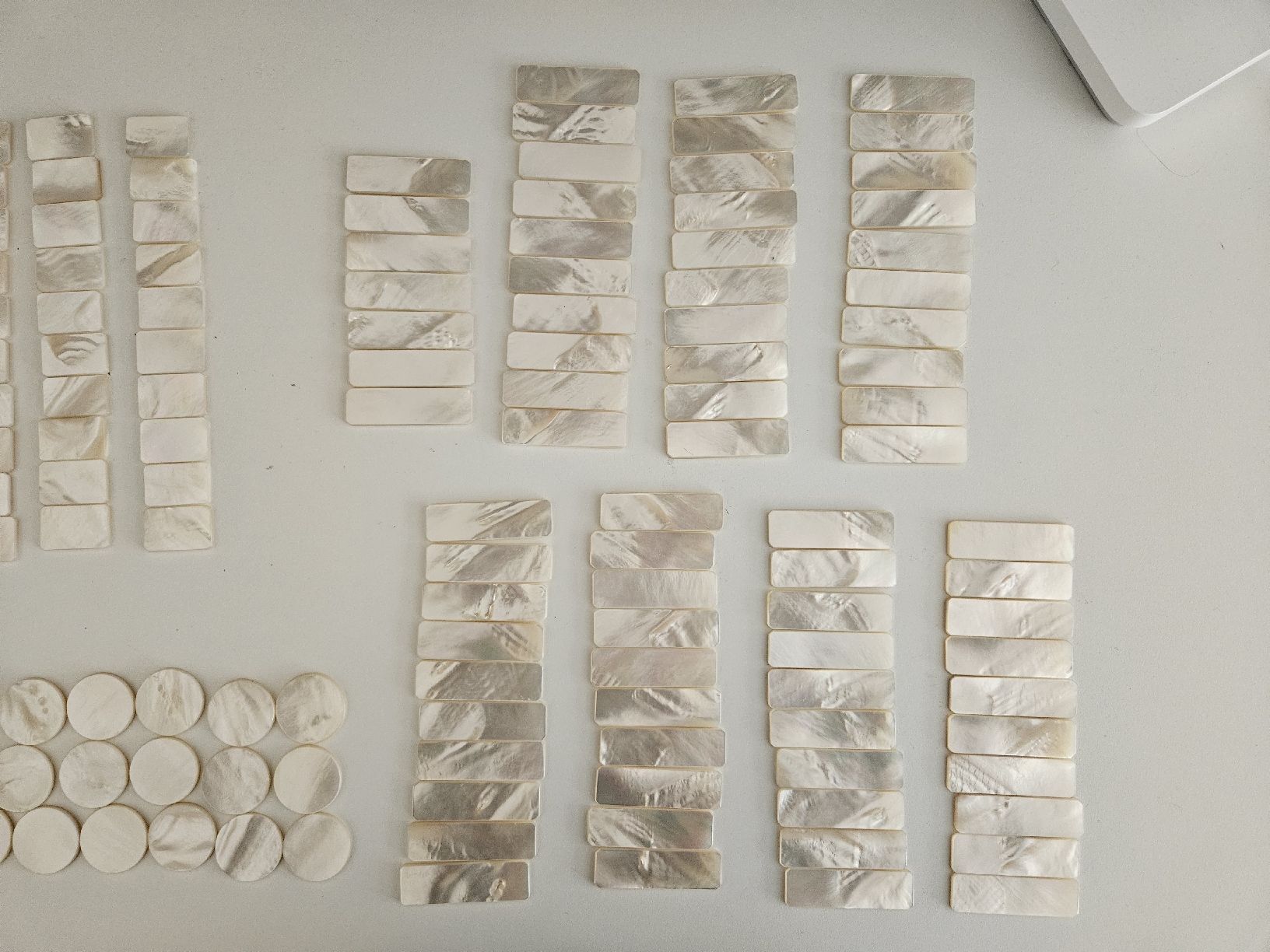 Giocattoli: Antikes Set mit 144 Perlmutt Scheiben / Jetons / Spielset – Usato da Wiezikon b.Sirnach venduto da wiezikon.vintage 2