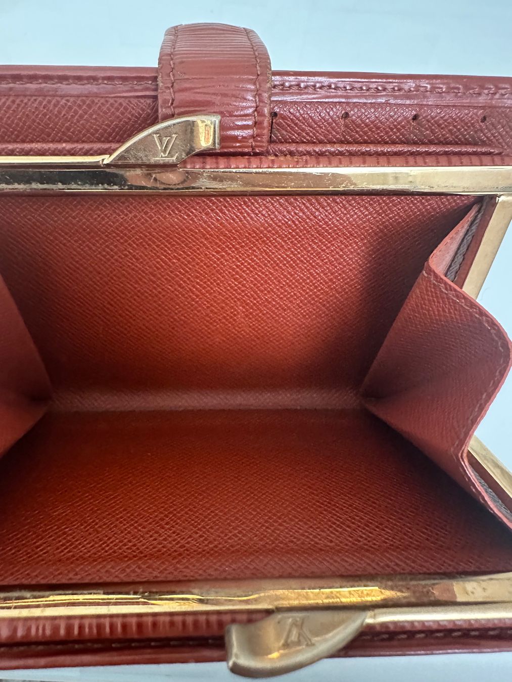 Louis Vuitton Portamonete: Louis Vuitton Compact Wallet - Nr. 822 – Usato da Hittnau venduto da LuxAndMore 4