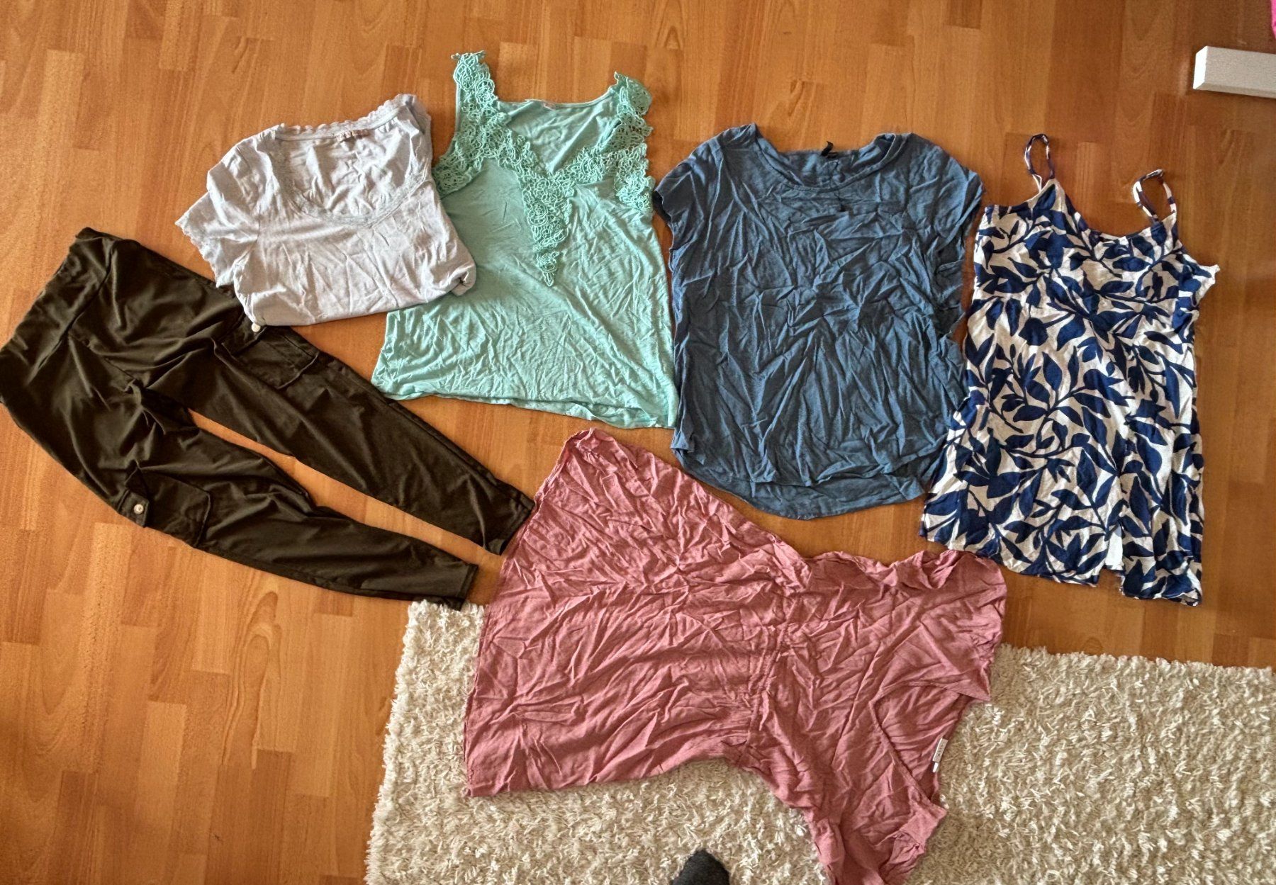 Lotti di vestiti: Damenkleider-Paket ca. grösse L – Usato da Olten venduto da Sonjason