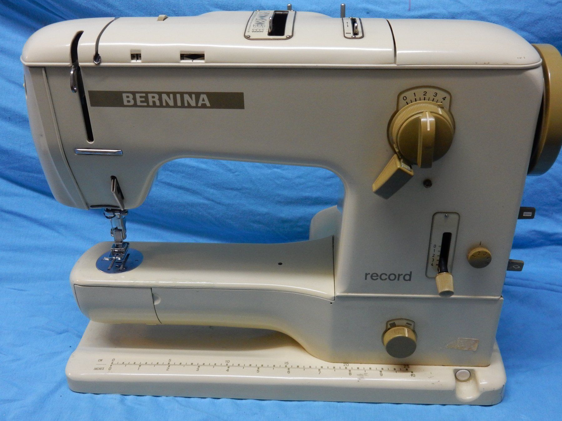 Bernina Machines à coudre: Bernina 730        26101 – D'occasion à Watt par Mariposa49