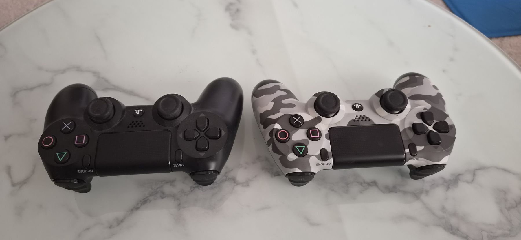 Sony Konsolen: 2x PS4 Controller – Gebraucht aus Gerzensee von Omeisel