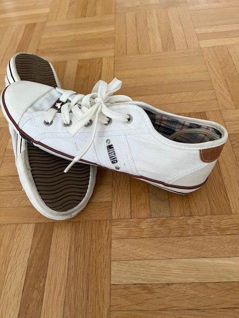 Mustang Scarpe da uomo: Sneaker "MUSTANG" Gr. 39, weiss! – Nuovo (secondo la descrizione) da Walenstadt venduto da ricamul 5