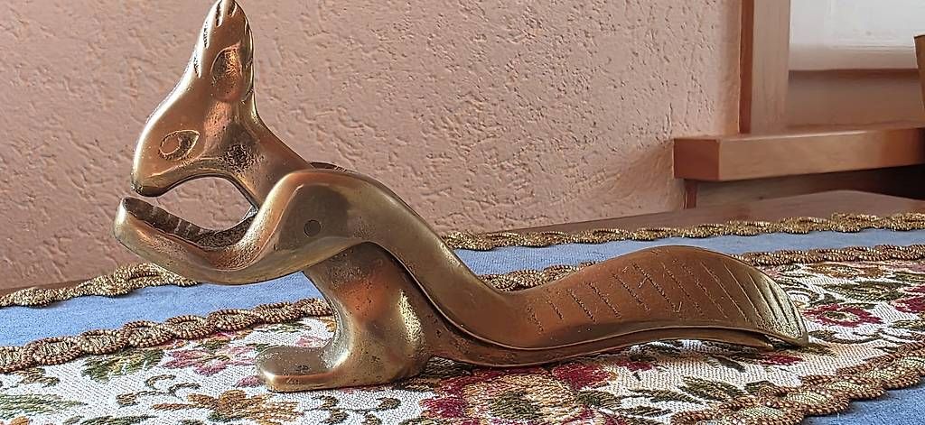Statuette: Seltenes Messing Nuss Brecher Eichhörnchen – Usato da Wolfhalden venduto da Nati-Nati 3