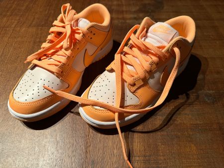 Nike dunk low Peach cream / white
