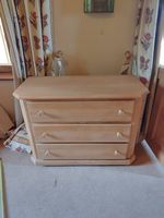 Commode 3 tiroirs en bois massif clair, style chalet