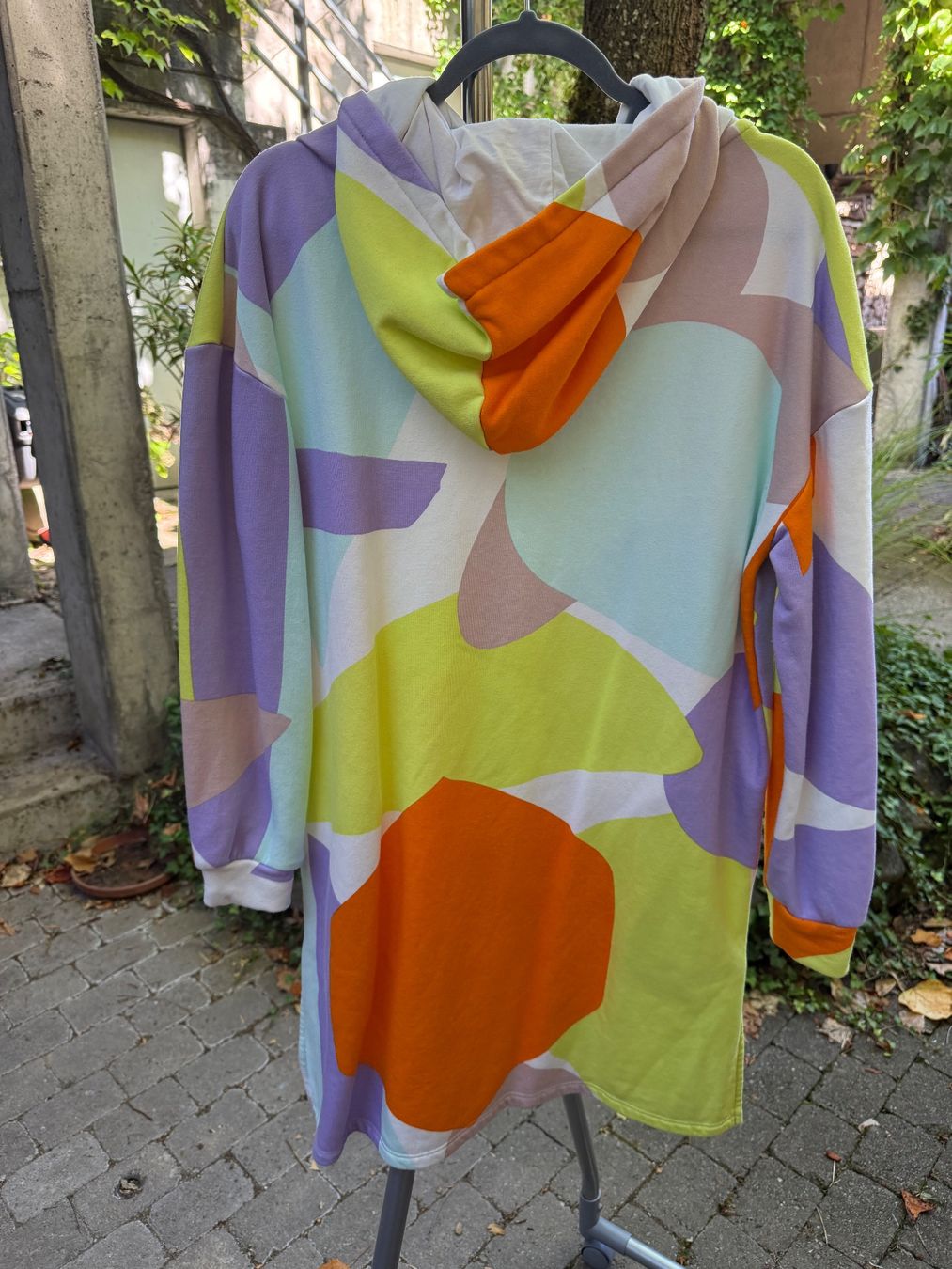 Manor Kleider: Sweatkleid Yael Anders x Manor Gr. S – Gebraucht aus Niederrohrdorf von Frau-Kunterbunt 1
