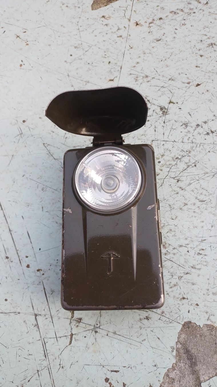 Schweizer Armee Lampade: Schweizer Armee Lampe / Taschenlampe – Usato da Neftenbach venduto da QuiQuo