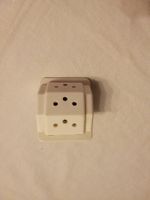 Adaptateur de prise type J 3 pôles vers suisse (483)