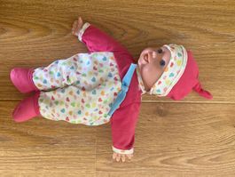 Süsses Baby-Puppe mit Herzli-Anzug, ideal als Geschenk 🧸