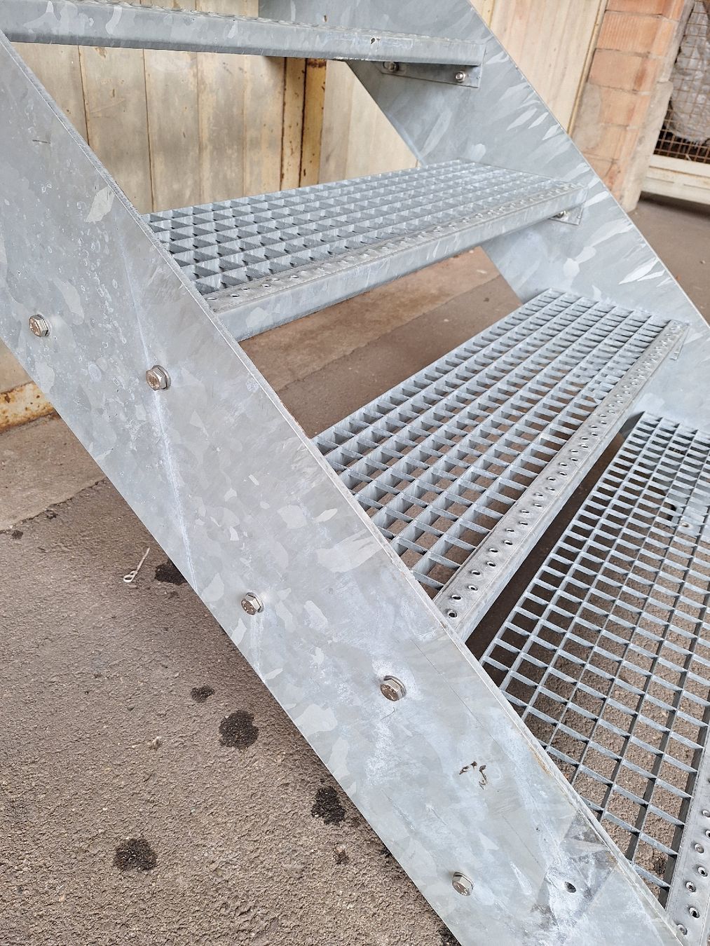 Treppen: Metalltreppe Stahltreppe Verzinkt Neu Robust 5 Stufen – Neu (gemäss Beschreibung) aus Willisau von Abei 7