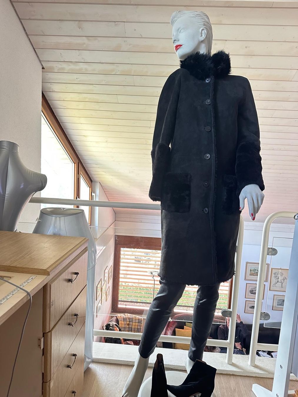 Theory Pantaloni: Schöne Lederhose von "theory" – Usato da Neuhausen venduto da Lechasseur 3