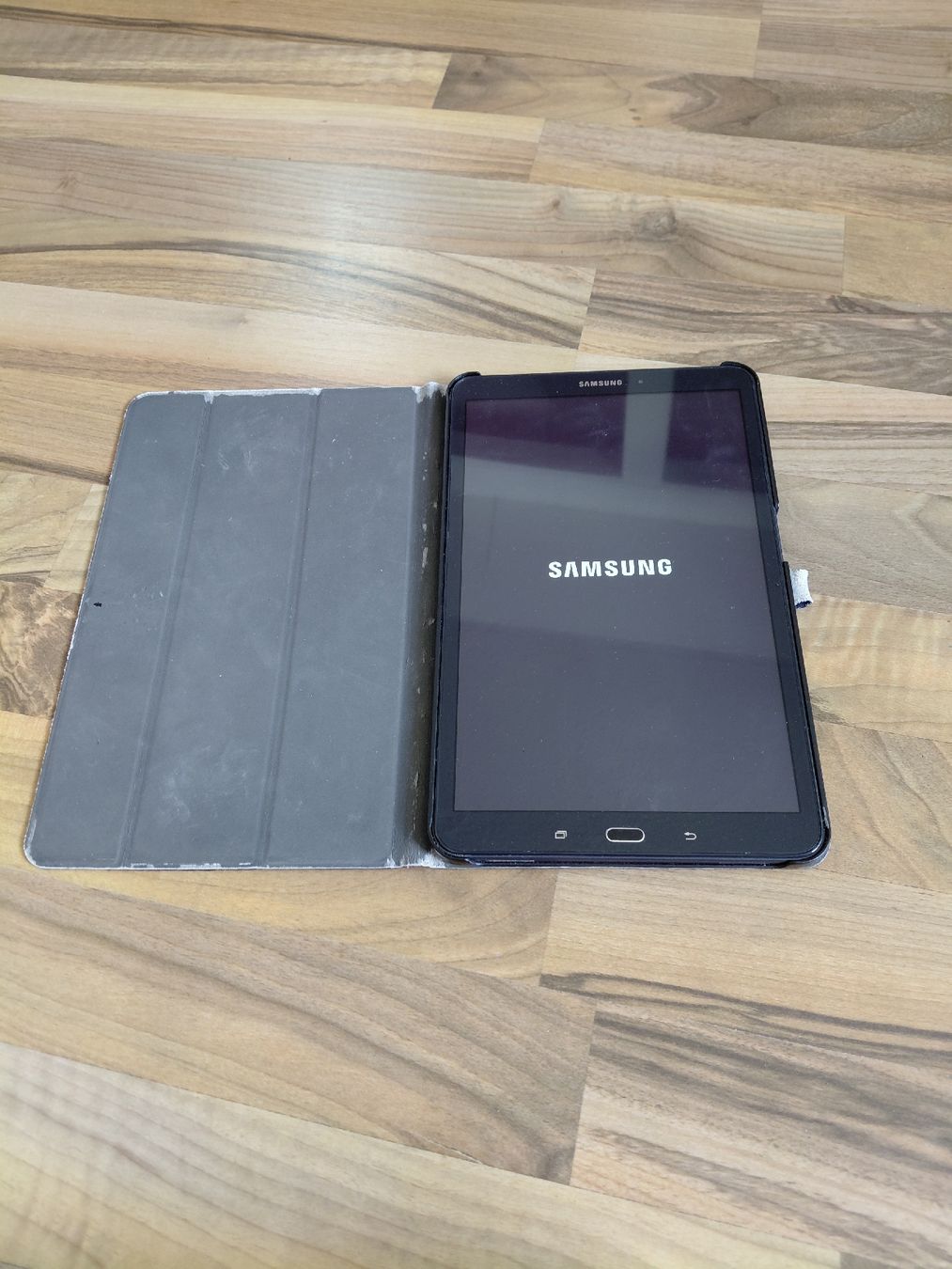 Samsung Tablet PC: Samsung Galaxy Tab A6 inkl. Schutzhülle – Usato da Dulliken venduto da liv_b665 1